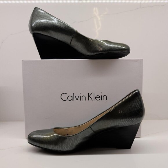 Calvin Klein Sz 6.5 Saxton Lizard Print Green 2.5 in Wedges Heels Office - Picture 1 of 8